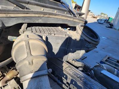 Kenworth T680 Air Cleaner / Air Filter Housing