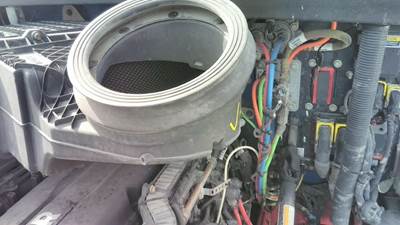 Kenworth T680 Air Cleaner / Air Filter Housing