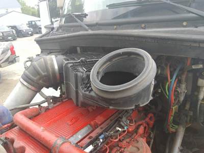 Kenworth T680 Air Cleaner / Air Filter Housing