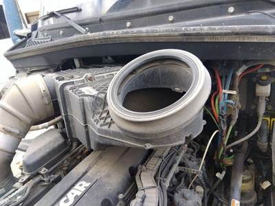 Kenworth T680 Air Cleaner / Air Filter Housing