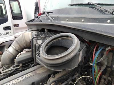 Kenworth T680 Air Cleaner / Air Filter Housing