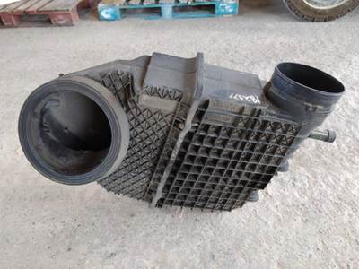 Kenworth T680 Air Cleaner / Air Filter Housing