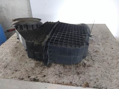 Kenworth T680 Air Cleaner / Air Filter Housing