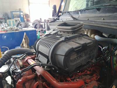 Kenworth T680 Air Cleaner / Air Filter Housing