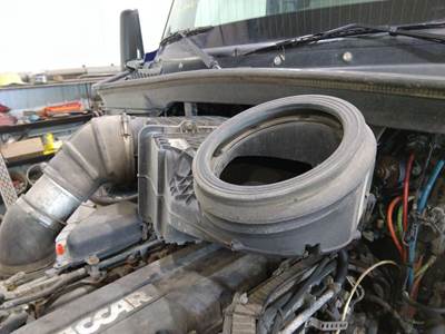 Kenworth T680 Right Air Cleaner / Air Filter Housing