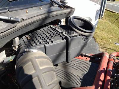 Kenworth T680 Air Cleaner / Air Filter Housing
