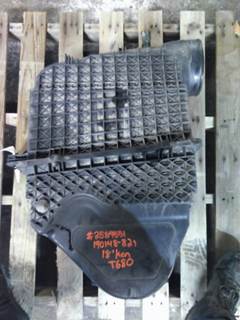 Kenworth T680 Air Cleaner / Air Filter Housing