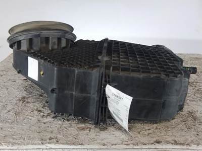 Kenworth T680 Air Cleaner / Air Filter Housing
