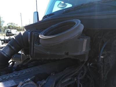 Kenworth T680 Air Cleaner / Air Filter Housing