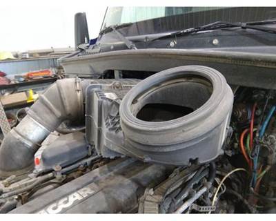 Kenworth T680 Right Air Cleaner / Air Filter Housing