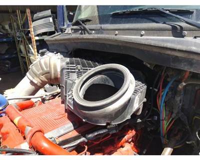 Kenworth T680 Air Cleaner / Air Filter Housing