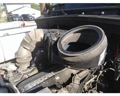 Kenworth T680 Air Cleaner / Air Filter Housing