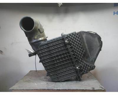Kenworth T680 Air Cleaner / Air Filter Housing