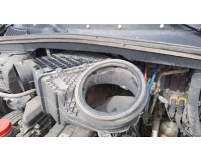 Kenworth T680 Air Cleaner / Air Filter Housing