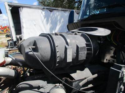 Kenworth T660 Air Cleaner / Air Filter Housing