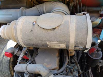 Kenworth T800B Air Cleaner / Air Filter Housing