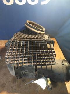 Kenworth T880 Air Cleaner / Air Filter Housing