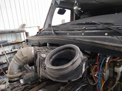 Kenworth T880 Air Cleaner / Air Filter Housing