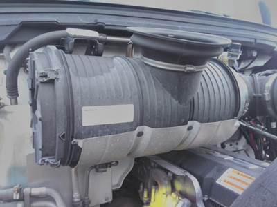 Mack Anthem 64T Air Cleaner / Air Filter Housing for a Mack AN64T / ANTHEM