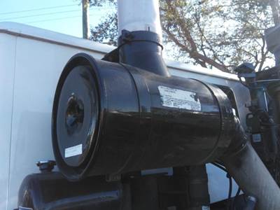 Mack MRU613 Air Cleaner / Air Filter Housing