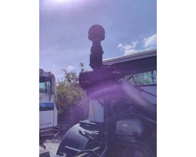 Mack MRU613 Left Air Cleaner / Air Filter Housing