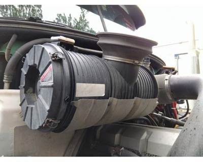 Mack Pinnacle CHU613 Right Air Cleaner / Air Filter Housing for a Mack CHU613