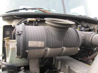 Mack Pinnacle CXP612 Air Cleaner / Air Filter Housing for a Mack CXP612