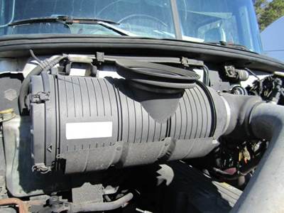 Mack Pinnacle CXP612 Air Cleaner / Air Filter Housing for a Mack CXP612