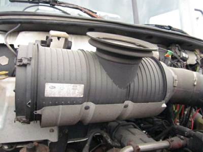 Mack Pinnacle CXP612 Air Cleaner / Air Filter Housing for a Mack CXP612