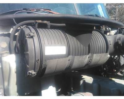 Mack Pinnacle CXP612 Right Air Cleaner / Air Filter Housing for a Mack CXP612