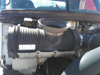 Mack Pinnacle CXU612 Right Air Cleaner / Air Filter Housing for a Mack CXU612