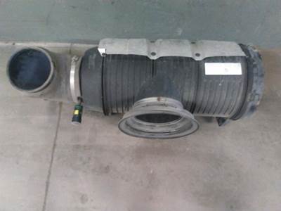 Mack Pinnacle CXU612 Right Air Cleaner / Air Filter Housing for a Mack CXU612