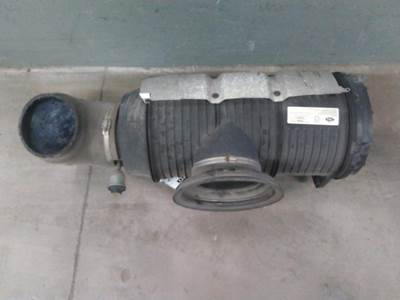 Mack Pinnacle CXU612 Air Cleaner / Air Filter Housing for a Mack CXU612