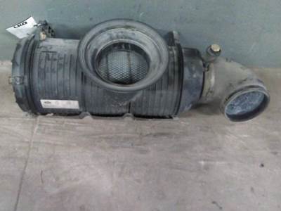 Mack Pinnacle CXU612 Right Air Cleaner / Air Filter Housing for a Mack CXU612