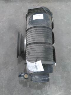 Mack Pinnacle CXU612 Air Cleaner / Air Filter Housing for a Mack CXU612