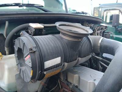 Mack Pinnacle CXU612 Air Cleaner / Air Filter Housing for a Mack CXU612