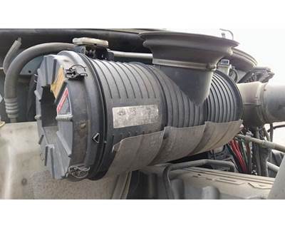 Mack Pinnacle CXU612 Air Cleaner / Air Filter Housing for a Mack CXU612
