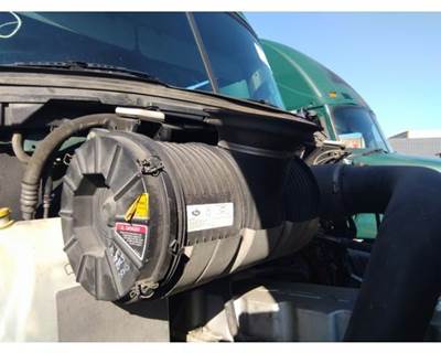 Mack Pinnacle CXU612 Air Cleaner / Air Filter Housing for a Mack CXU612