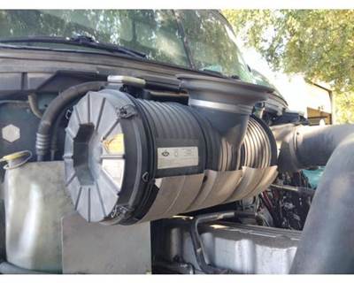 Mack Pinnacle CXU612 Air Cleaner / Air Filter Housing for a Mack CXU612