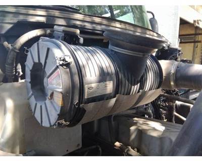 Mack Pinnacle CXU612 Air Cleaner / Air Filter Housing for a Mack CXU612