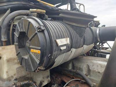 Mack Pinnacle CXU613 Air Cleaner / Air Filter Housing for a Mack CXU613