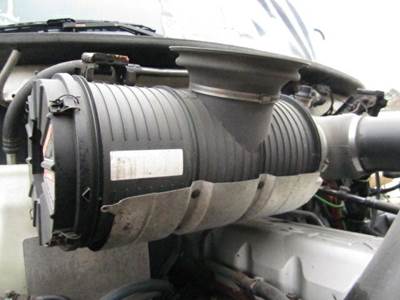 Mack Pinnacle CXU613 Air Cleaner / Air Filter Housing for a Mack CXU613