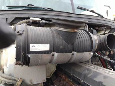 Mack Pinnacle CXU613 Air Cleaner / Air Filter Housing for a Mack CXU613