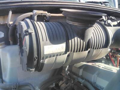 Mack Pinnacle CXU613 Air Cleaner / Air Filter Housing for a Mack CXU613