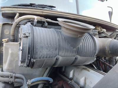 Mack Pinnacle CXU613 Air Cleaner / Air Filter Housing for a Mack CXU613