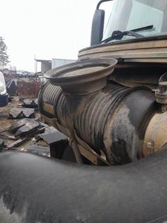 Mack Pinnacle CXU613 Air Cleaner / Air Filter Housing for a Mack CXU613