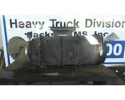 Mack Pinnacle CXU613 Air Cleaner / Air Filter Housing for a Mack CXU613