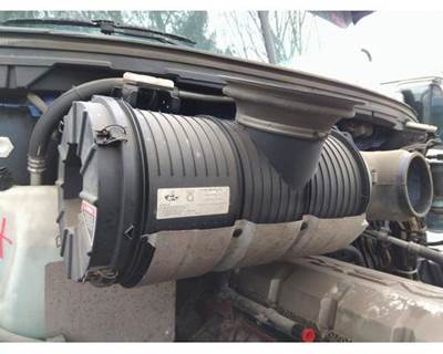 Mack Pinnacle CXU613 Air Cleaner / Air Filter Housing for a Mack CXU613