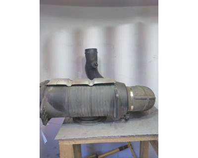 Mack Pinnacle CXU613 Air Cleaner / Air Filter Housing for a Mack CXU613