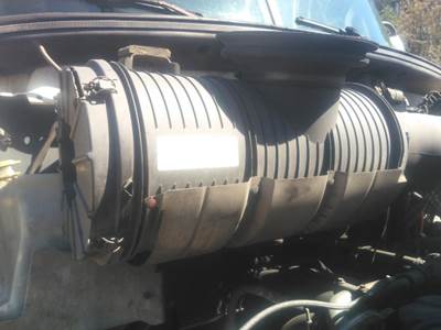 Mack Vision CXN612 Air Cleaner / Air Filter Housing for a Mack CXN612